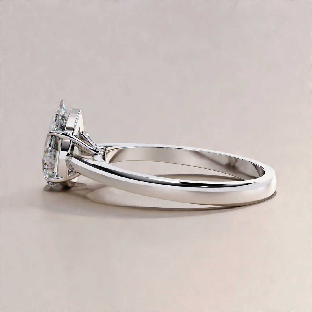 pear shaped diamond ring